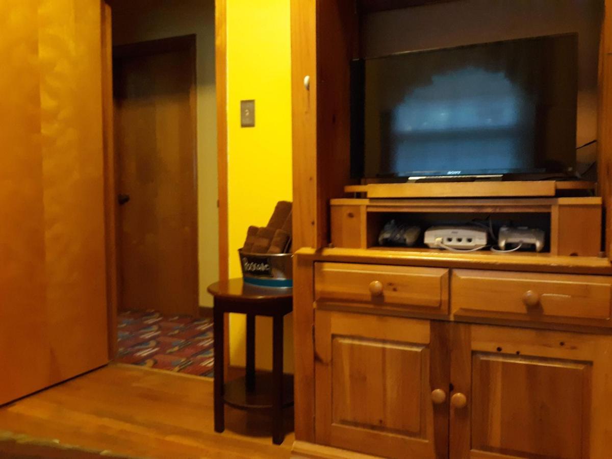 Quiet, Clean House W/ Steel Balls Bed & Breakfast Richmond Ngoại thất bức ảnh