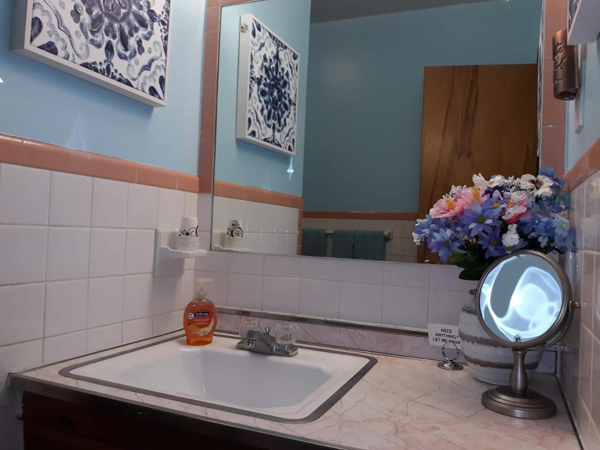 Quiet, Clean House W/ Steel Balls Bed & Breakfast Richmond Ngoại thất bức ảnh